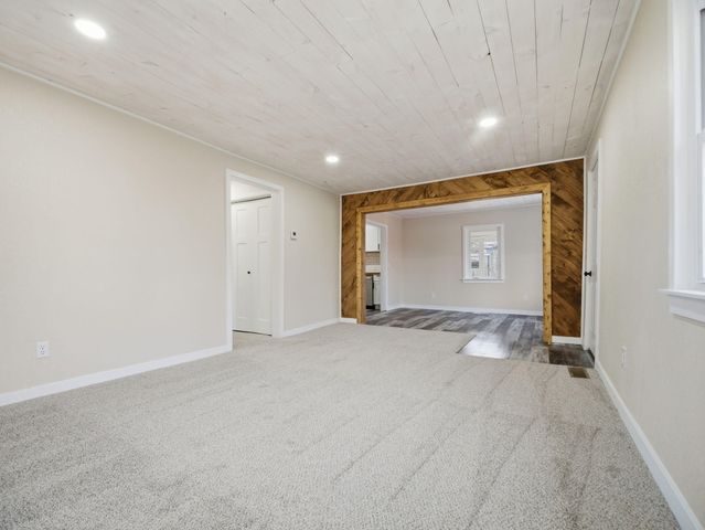 210 N Britain Avenue, Mountain Grove, MO 65711