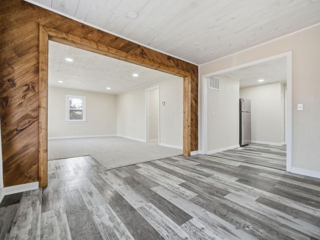 210 N Britain Avenue, Mountain Grove, MO 65711