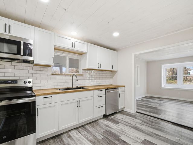 210 N Britain Avenue, Mountain Grove, MO 65711