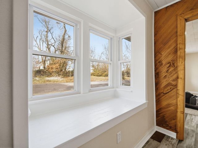 210 N Britain Avenue, Mountain Grove, MO 65711