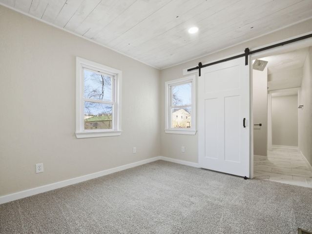 210 N Britain Avenue, Mountain Grove, MO 65711