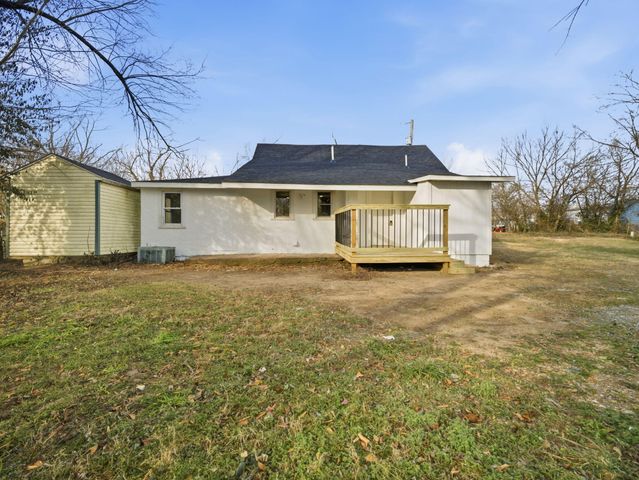 210 N Britain Avenue, Mountain Grove, MO 65711