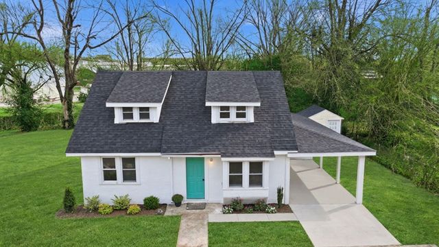 210 N Britain Avenue, Mountain Grove, MO 65711