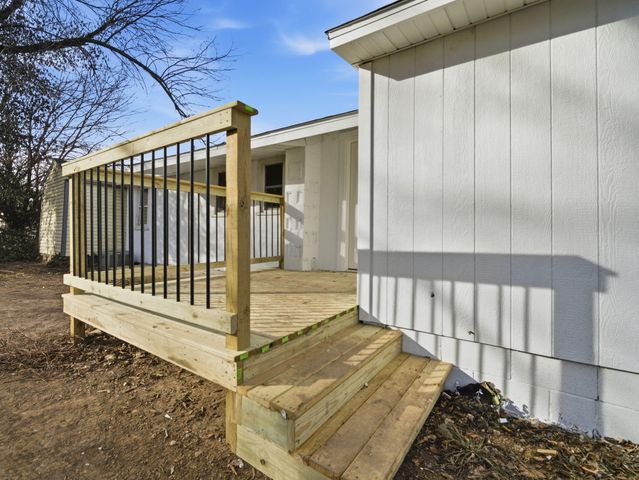 210 N Britain Avenue, Mountain Grove, MO 65711