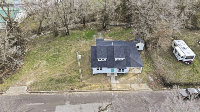 210 N Britain Avenue, Mountain Grove, MO 65711