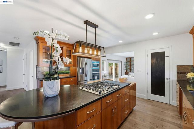 5494 Sharon Ln, San Jose, CA 95124