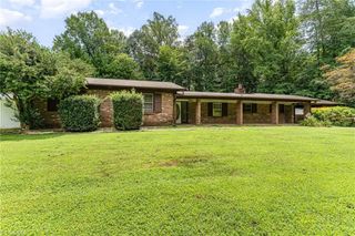 2725 Spicewood Drive, Winston-salem, NC 27106