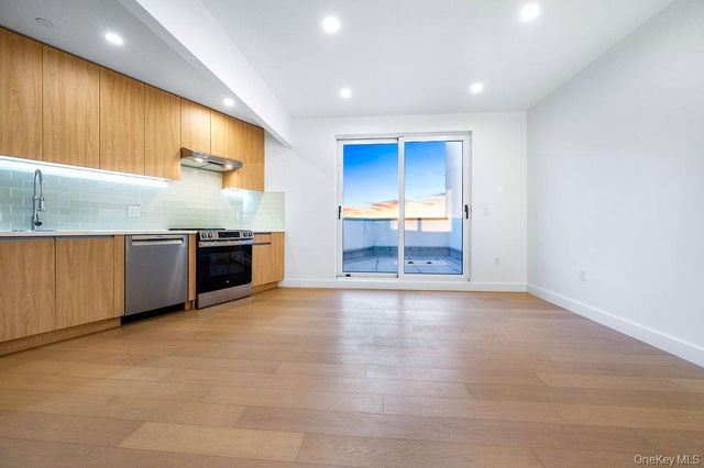 150-02 Northern Blvd 6A, Flushing, NY 11354