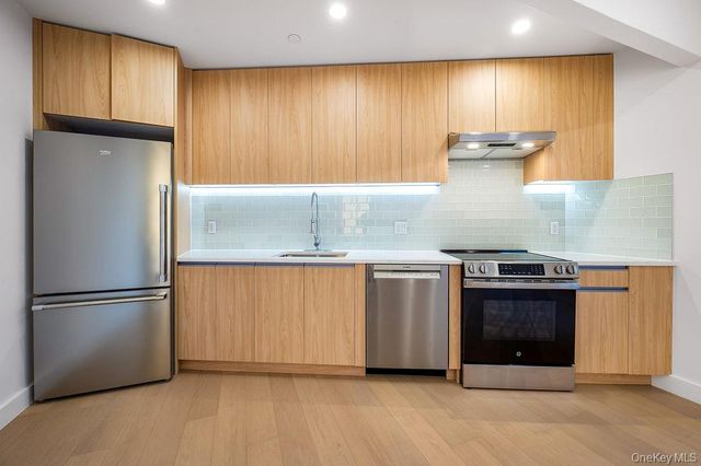 150-02 Northern Blvd 6A, Flushing, NY 11354