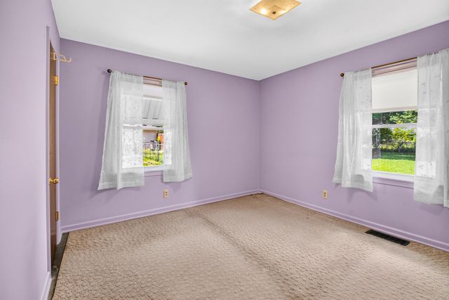 1049 Bloomfield Avenue, Plainwell, MI 49080
