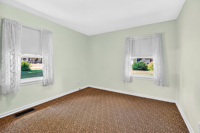 1049 Bloomfield Avenue, Plainwell, MI 49080