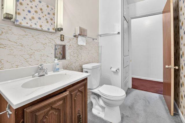 1049 Bloomfield Avenue, Plainwell, MI 49080
