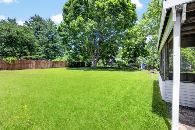 1049 Bloomfield Avenue, Plainwell, MI 49080