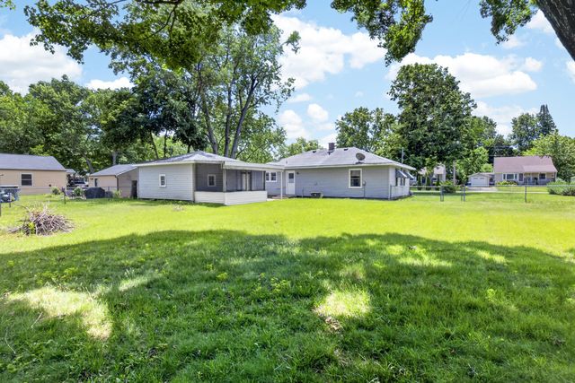 1049 Bloomfield Avenue, Plainwell, MI 49080