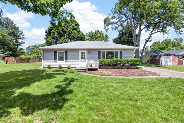 1049 Bloomfield Avenue, Plainwell, MI 49080