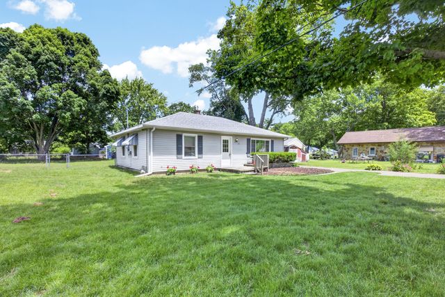 1049 Bloomfield Avenue, Plainwell, MI 49080