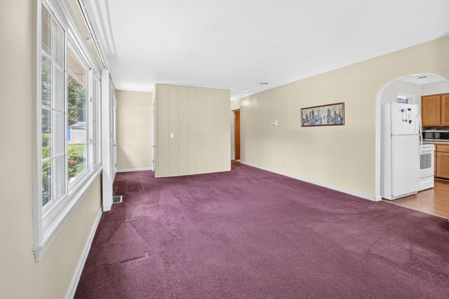1049 Bloomfield Avenue, Plainwell, MI 49080