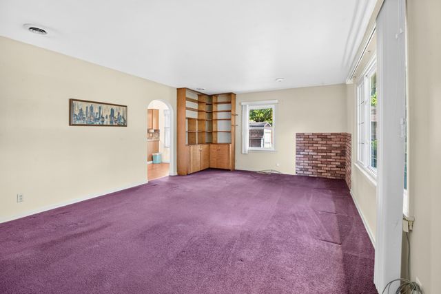 1049 Bloomfield Avenue, Plainwell, MI 49080