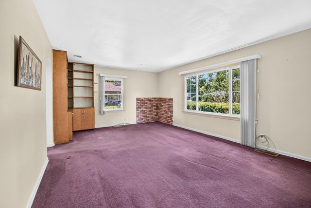 1049 Bloomfield Avenue, Plainwell, MI 49080