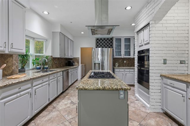 35 Outervale Place, The Woodlands, TX 77381