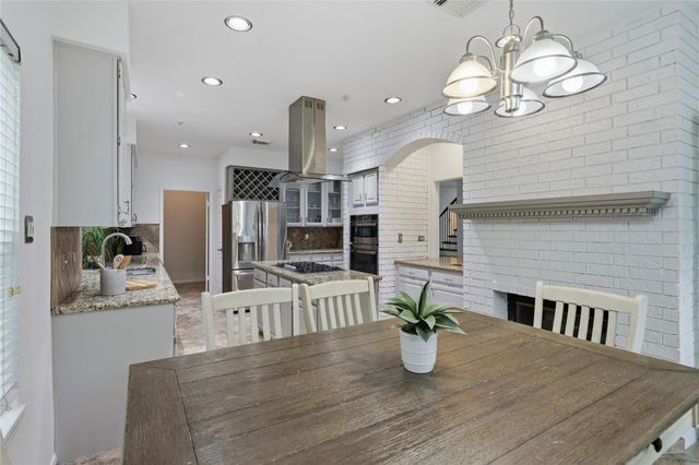 35 Outervale Place, The Woodlands, TX 77381