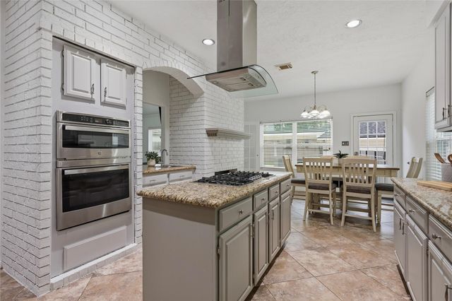 35 Outervale Place, The Woodlands, TX 77381