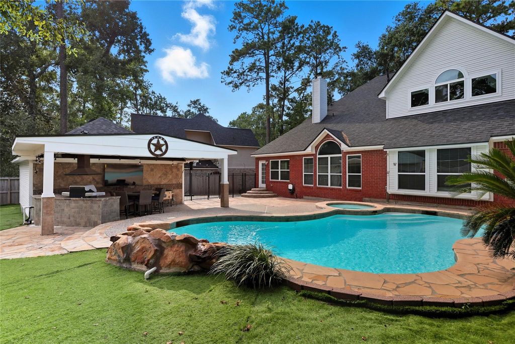 35 Outervale Place, The Woodlands, TX 77381