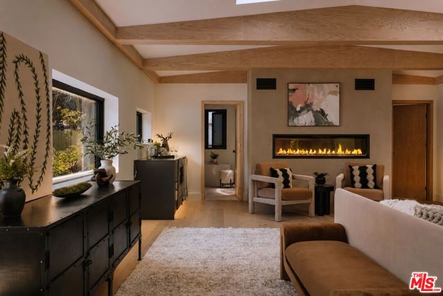8631 Lookout Mountain Avenue, Los Angeles, CA 90046