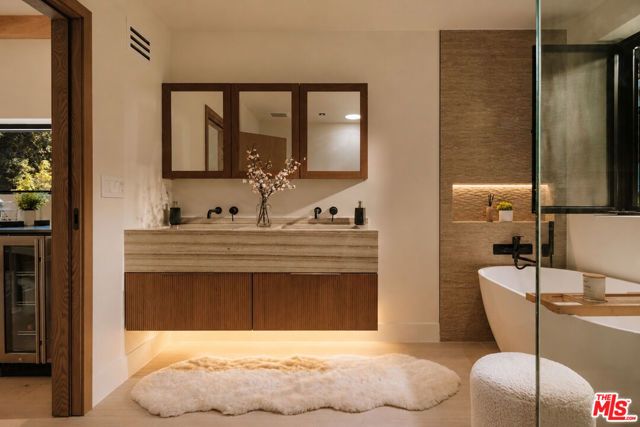 8631 Lookout Mountain Avenue, Los Angeles, CA 90046