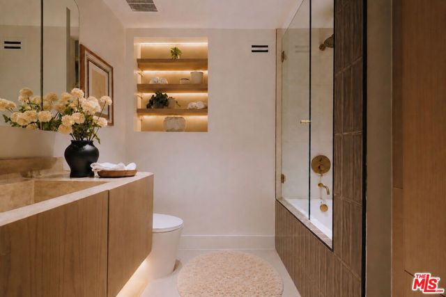 8631 Lookout Mountain Avenue, Los Angeles, CA 90046