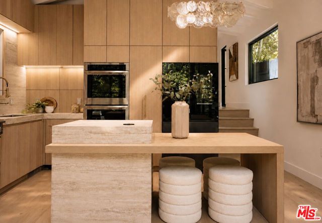 8631 Lookout Mountain Avenue, Los Angeles, CA 90046