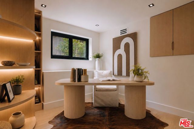 8631 Lookout Mountain Avenue, Los Angeles, CA 90046