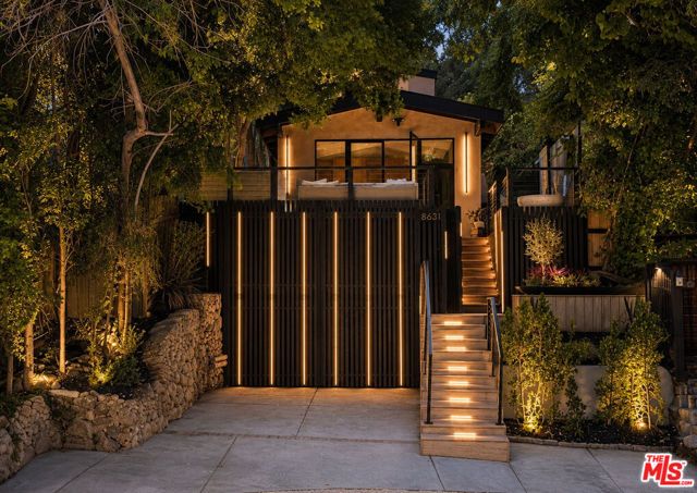 8631 Lookout Mountain Avenue, Los Angeles, CA 90046