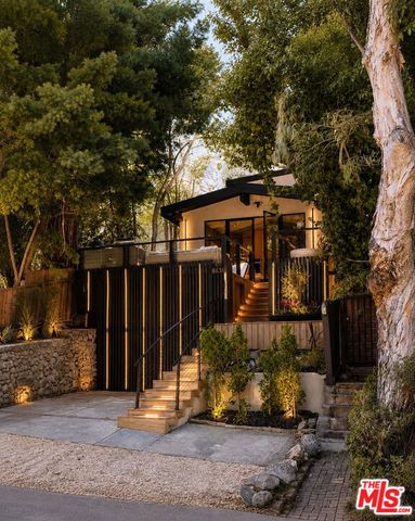 8631 Lookout Mountain Avenue, Los Angeles, CA 90046