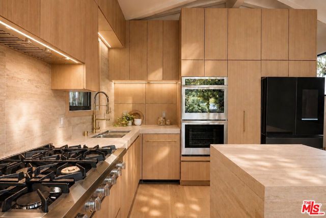 8631 Lookout Mountain Avenue, Los Angeles, CA 90046