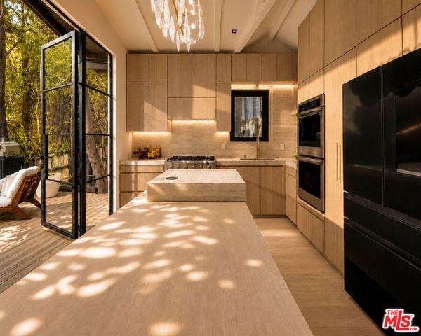 8631 Lookout Mountain Avenue, Los Angeles, CA 90046