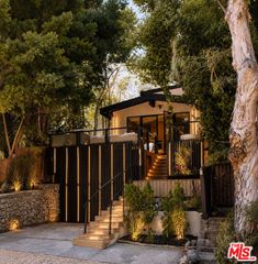 8631 Lookout Mountain Avenue, Los Angeles, CA 90046