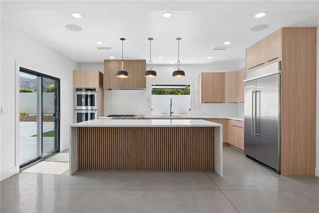 54217 Eisenhower, La Quinta, CA 92253