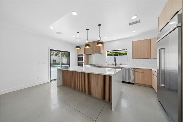 54217 Eisenhower, La Quinta, CA 92253