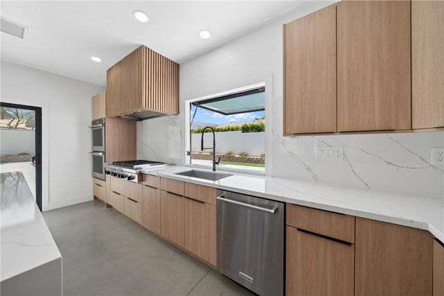 54217 Eisenhower, La Quinta, CA 92253