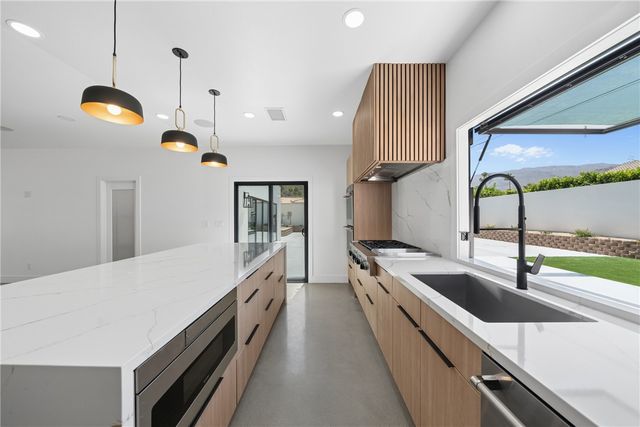 54217 Eisenhower, La Quinta, CA 92253