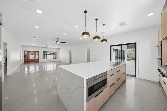 54217 Eisenhower, La Quinta, CA 92253