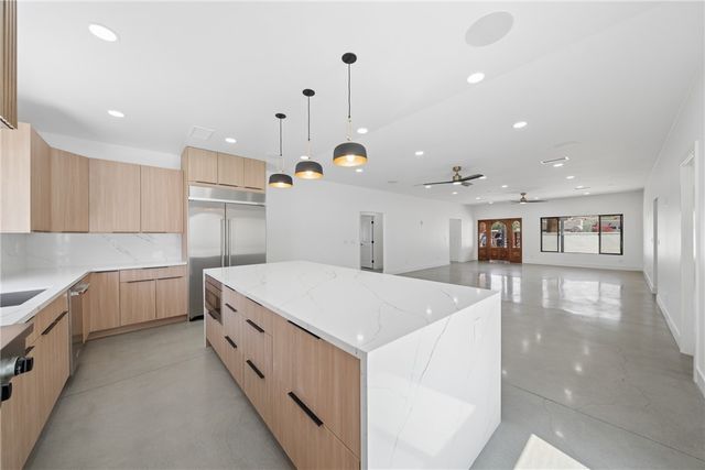 54217 Eisenhower, La Quinta, CA 92253