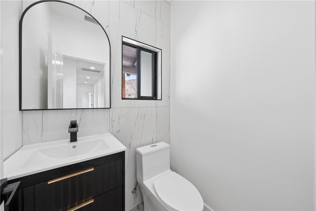 54217 Eisenhower, La Quinta, CA 92253