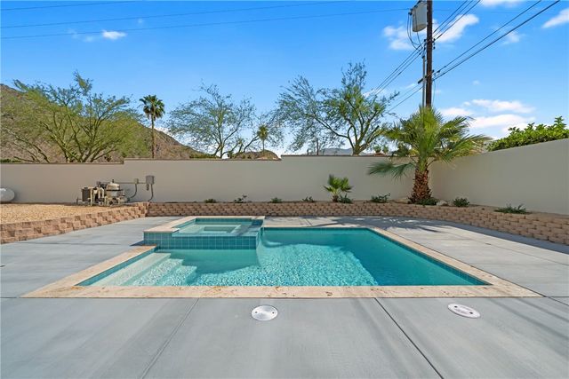 54217 Eisenhower, La Quinta, CA 92253