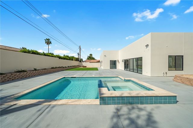 54217 Eisenhower, La Quinta, CA 92253