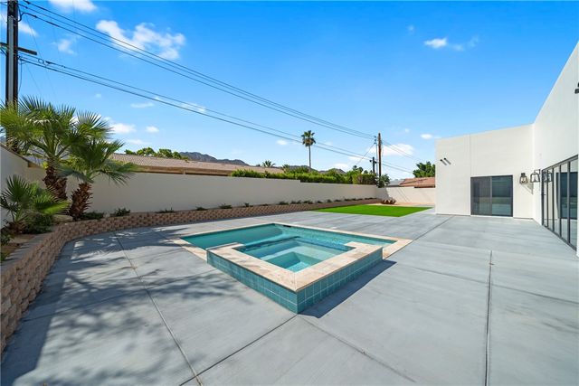 54217 Eisenhower, La Quinta, CA 92253