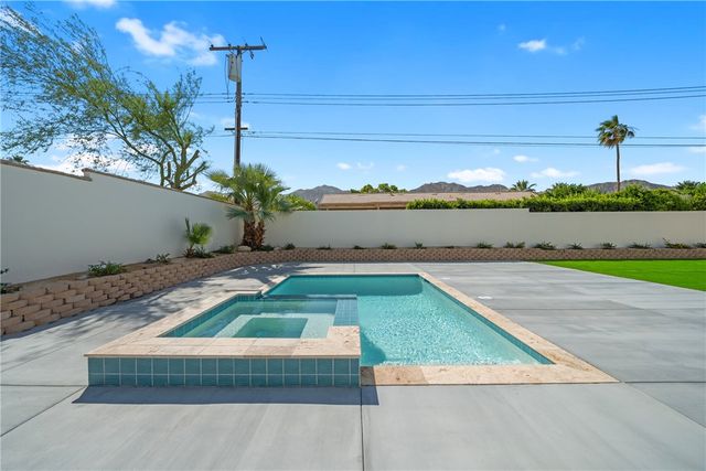 54217 Eisenhower, La Quinta, CA 92253