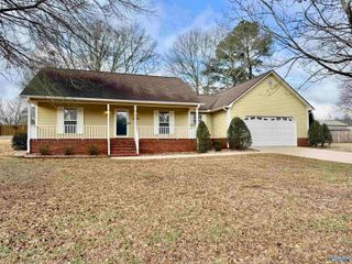 191 Meadowood Lane, Albertville, AL 35950