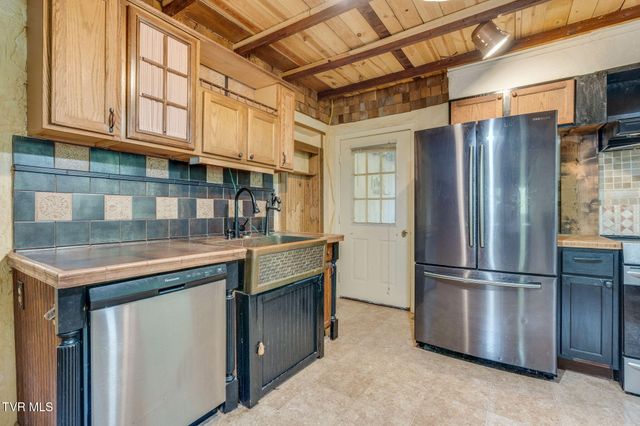 1556 Powder Branch Road, Johnson City, TN 37601